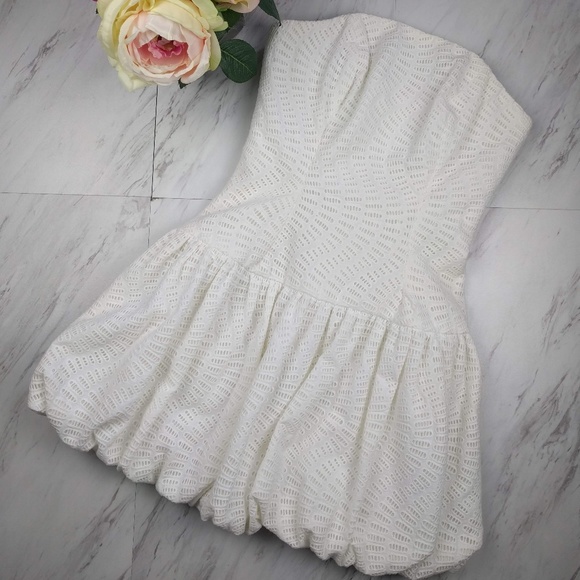 Lilly Pulitzer Dresses & Skirts - Lilly Pulitzer White Eyelet Dress SZ S